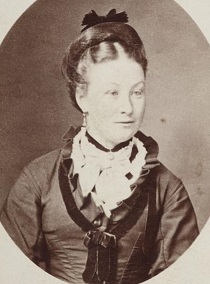 Elizabeth Dewar - headstuff.org