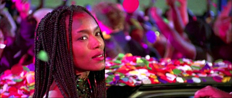 Angela Basset in Strange Days - headstuff.org