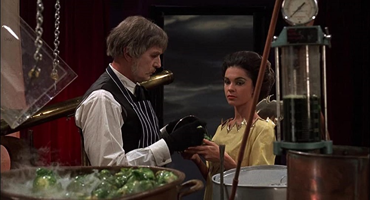 Phibes and Vulnavia - headstuff.org
